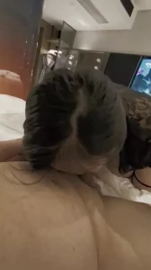 45岁大屁股熟女阿姨背着老公偷吃，看这吃鸡巴的技术应该没少被操了