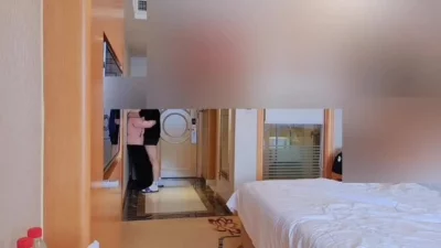 皮肤超白的幼儿园老师出来偷情调教她，这样的女人玩几年也不会腻