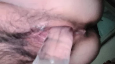 骚母狗在结婚照底下自慰给别的男人看