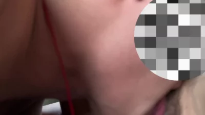 和野男人车里偷情被舔逼，舔的太爽了，爽到屁眼也好想被舔啊