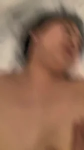 （完整露脸版）骚逼老婆被肏爽了，承认被前男友破的处，还说被很多人肏过